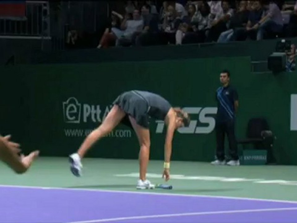 Istanbul: Doppelter Doppelfehler - Azarenka zittert