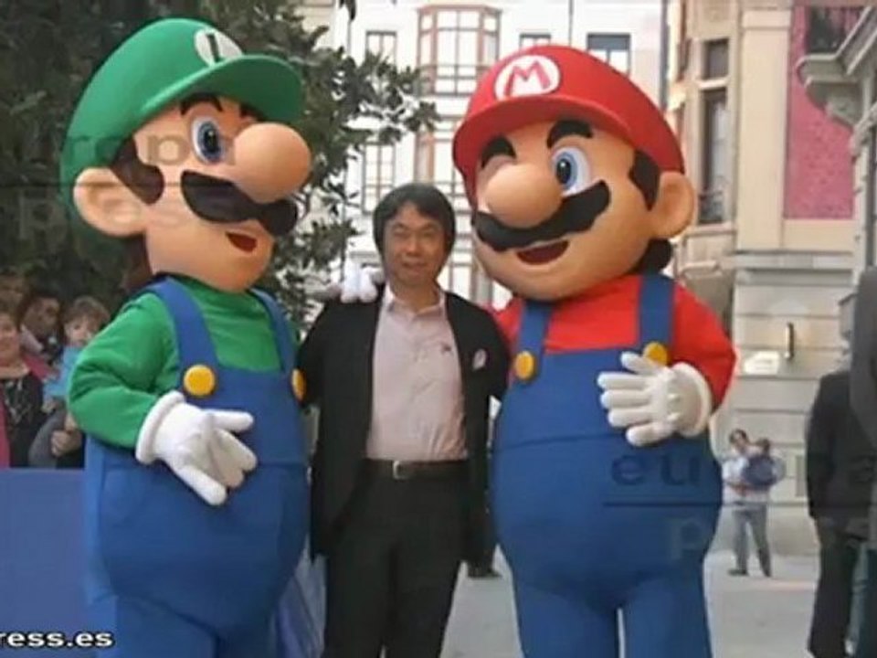Miyamoto llega a Oviedo para recoger el Príncip...