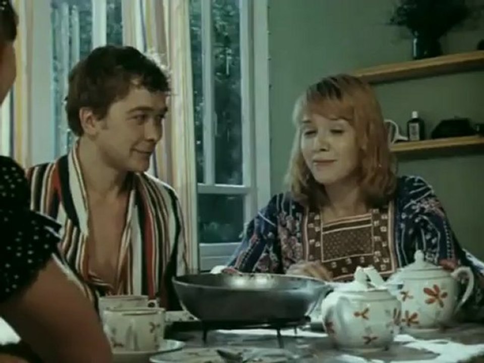 худ. фильм "Завтрак на траве" - песня  "Где живёшь ты на свете"