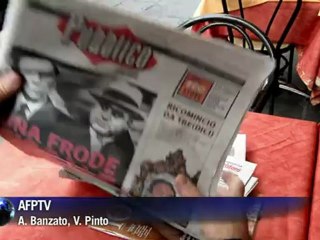 Berlusconi diz que seguirá na política