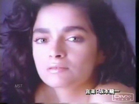 Comercial japonês com Claudia Ohana