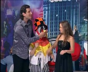 Телеведущий жжёт))