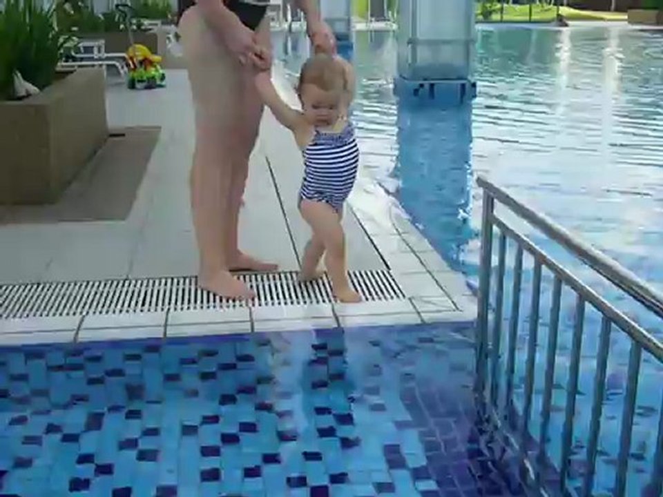 Au bord de la piscine