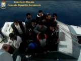 Lecce - Soccorsi nel Canale d'Otranto 17 migranti alla deriva (26.10.12)
