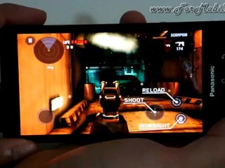 Focus del comparto giochi su Panasonic Eluga (Fruit Ninja - Dead Trigger)