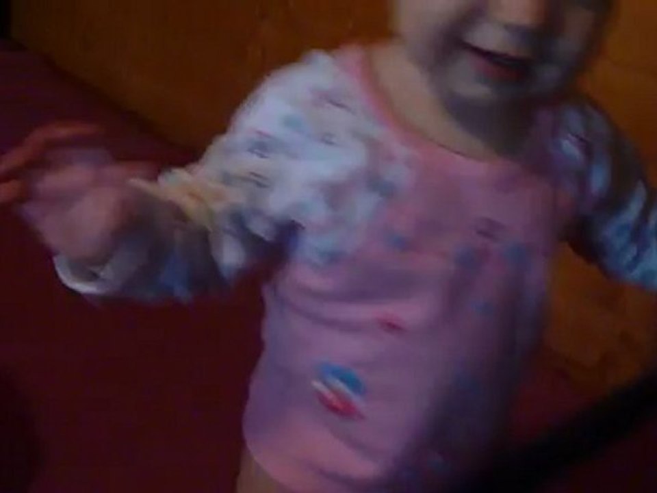 antonia danseaza!!!!!