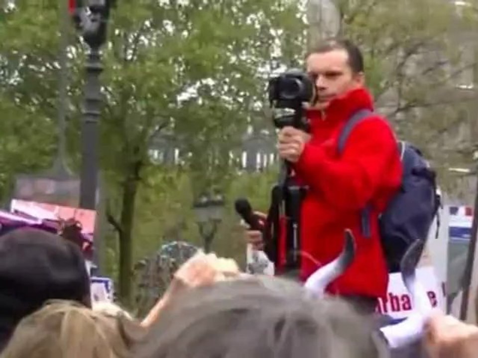 Manifestation anti-corrida le 20.10.2012 au Palais-Royal (réalisé par Force Anti Corridas)