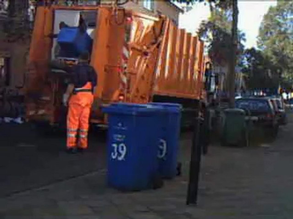 Die versteckte mülltonne