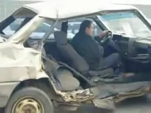 Bu Kadarını Pes Dedirten Adamın Ve Arabasının En Komik Sahnesi