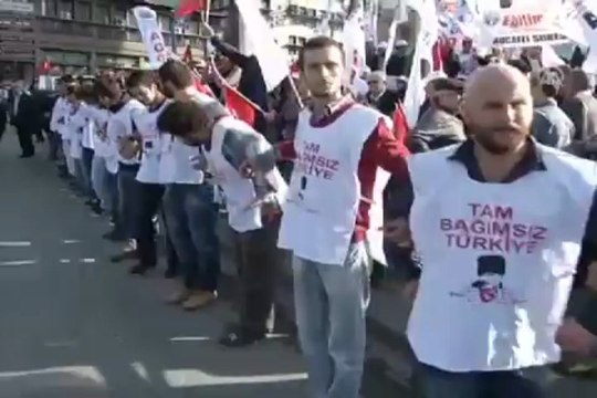 Eski Meclis önünde toplanmalar başladı