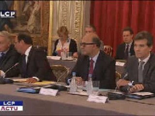 Reportages : Compétitivité : les patrons du CAC 40 lancent un appel à François Hollande