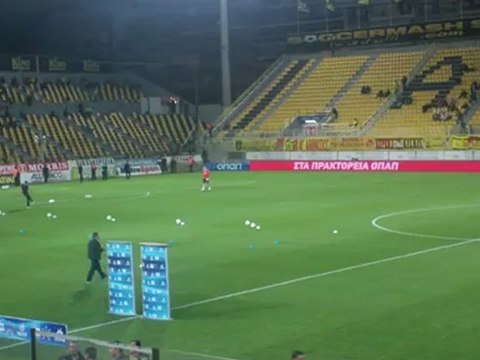 Το γήπεδο Κλεάνθης Βικελίδης λίγο πριν από τη σέντρα