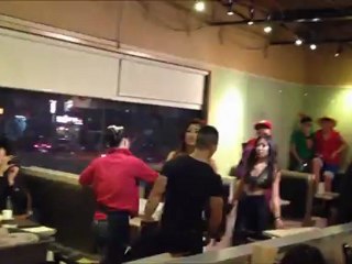 Bagarre de filles au restaurant !