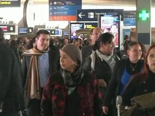 Sandy shuts flights, strands travellers