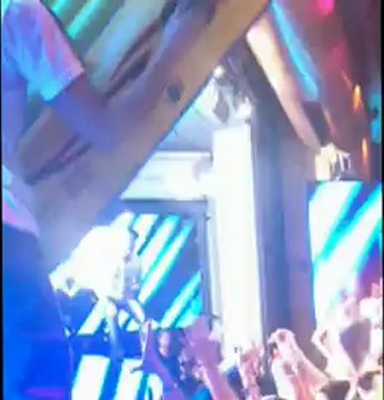 Michael Phelps Learns to DJ Then Falls Over in Vegas - Michael Phelps
