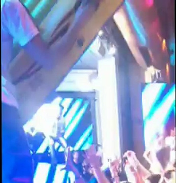 Michael Phelps Learns to DJ Then Falls Over in Vegas - Michael Phelps