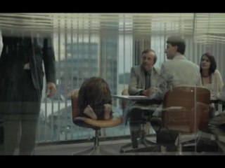 Women see hair, men see boobs : love at first sight?