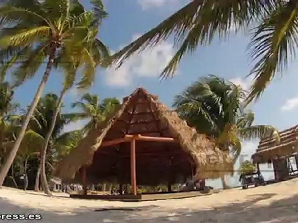 Miranda Kerr muestra su lado más picante