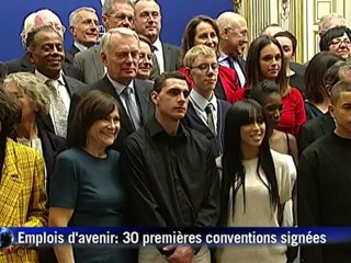 Emplois d'avenir: 30 premières conventions signées à Matignon