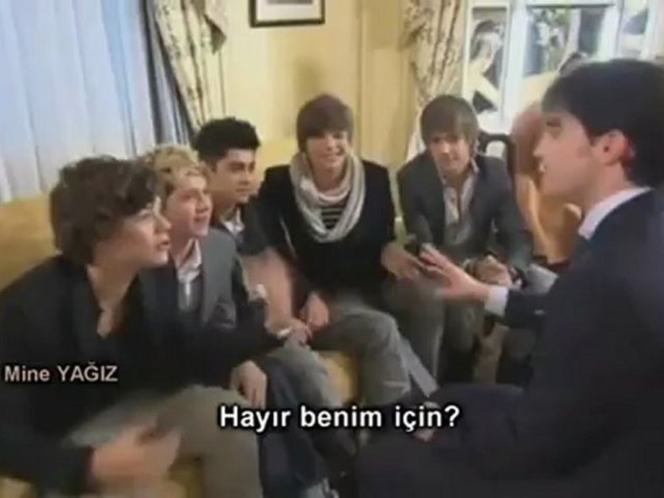 One Direction Harry Potter ve Ölüm Yadigarları Bölüm 1 Galasında - Altyazılı