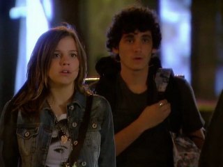 Dinho e Lia se surpreendem com Gil em meio à fuga