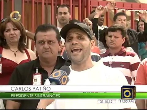 Trabajadores del Inces se encadenan en la sede para exigir pagos