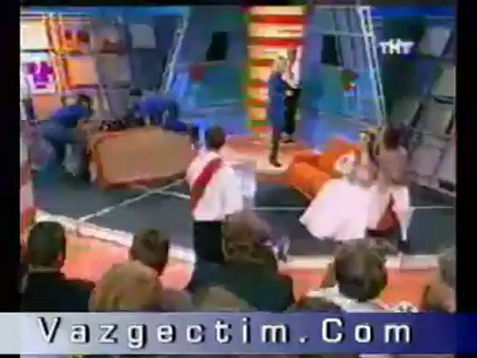 Biri Bizi Gözetliyor Yurt Dışı
