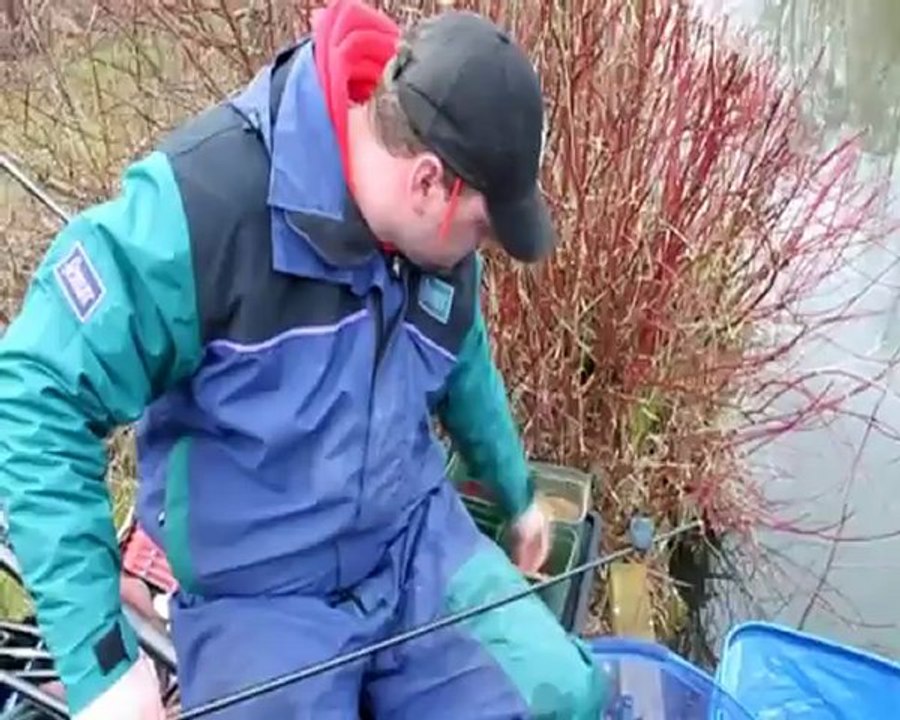 Dan Jones tackles Heyford Lake's carp
