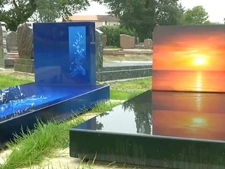 Des tombes hautes en couleur