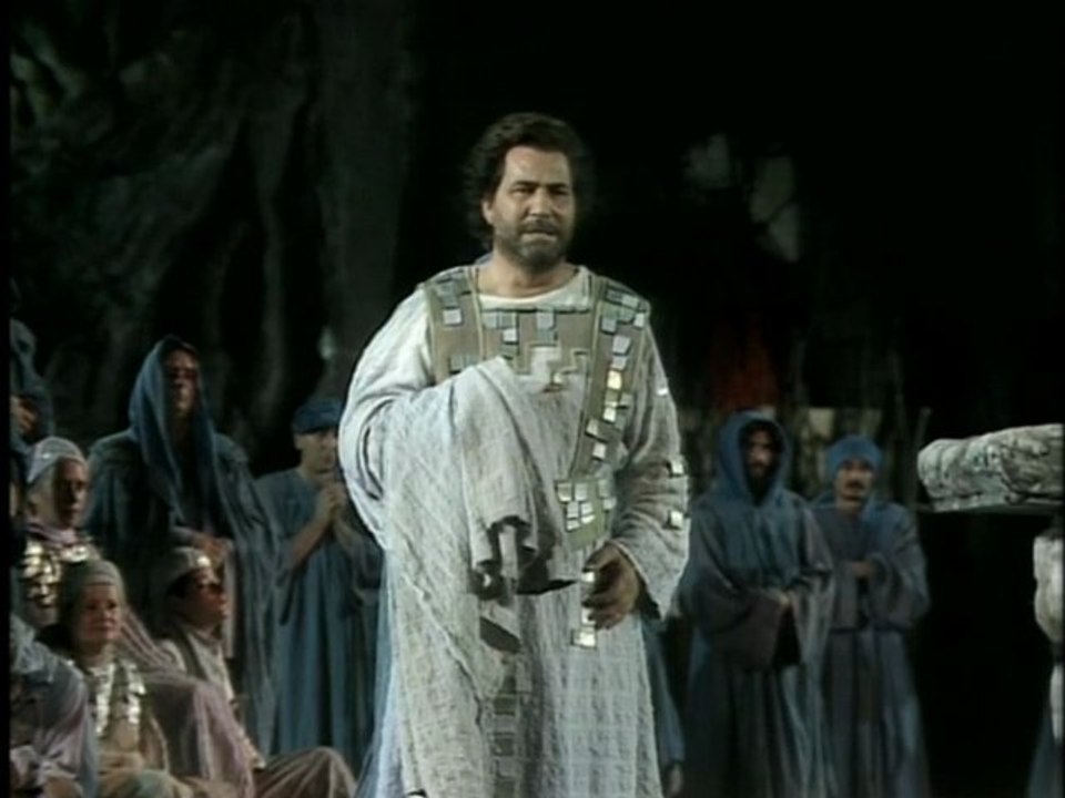 Attila / G.Verdi / Scene/  Cavatina ,Foresto,Choir ''Ella in poter del barbaro!''
