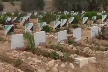 Mezarlıklar kuşatıldı