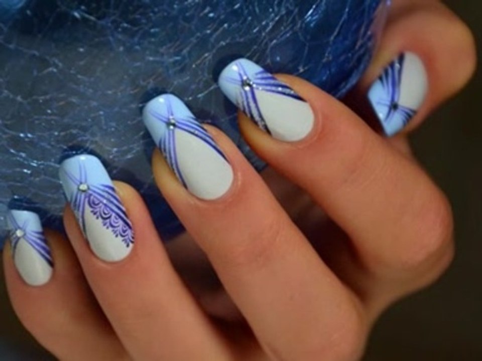 Sexy nails revisité : Tuto Nail art lignes croisées et dentelle