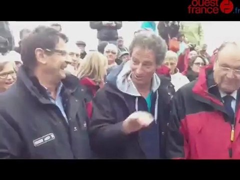 Vendée Globe : Desjoyeaux a de nouvelles empreintes sur le remblai des Sables d'Olonne