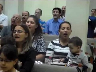 بعض ترنيمات مع الاخ اشرف تكلا فى اجتماع المصريين يوم الجمعه 2 - 11 - 2012