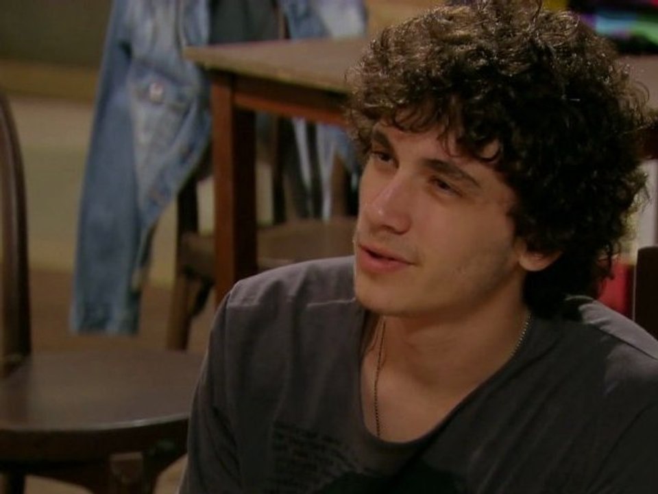 Fatinha aconselha Dinho a ficar com Lia