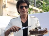 SRK Cuts Birthday Cake With Media | Celebrates His 47th Birthday