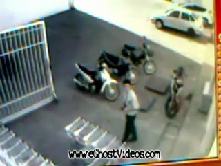 Video of Ghost outside a grocery store in Argentina - 2012