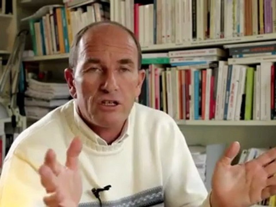 Le Systéme Donne le Pouvoir aux Trés Riches et aux Malades Mentaux (pléonasme ?)_2/2 Entretien avec Etienne Chouard