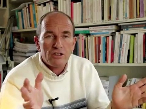 Le Systéme Donne le Pouvoir aux Trés Riches et aux Malades Mentaux (pléonasme ?)_2/2 Entretien avec Etienne Chouard