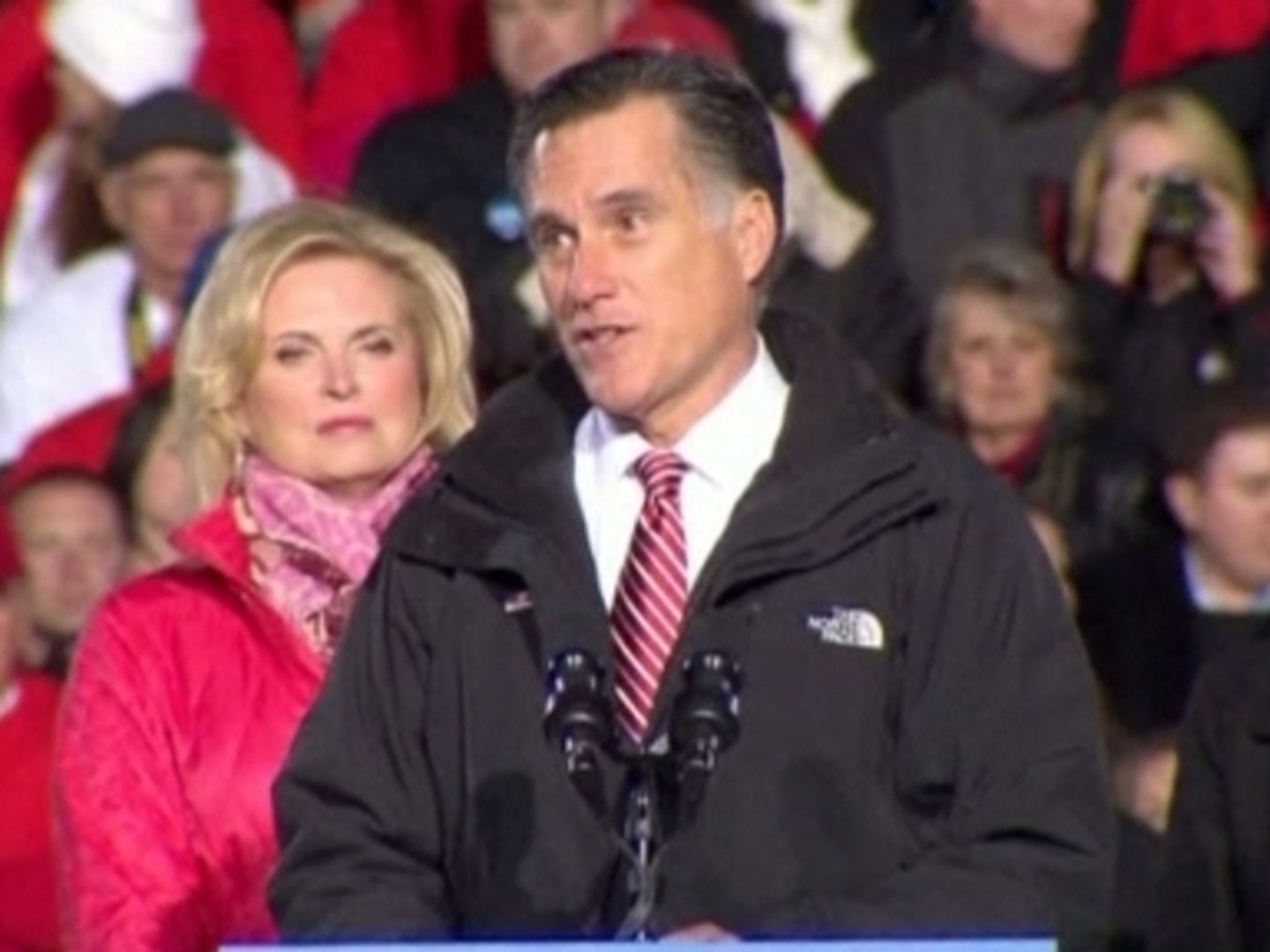 ⁣Romney woos voters in Ohio