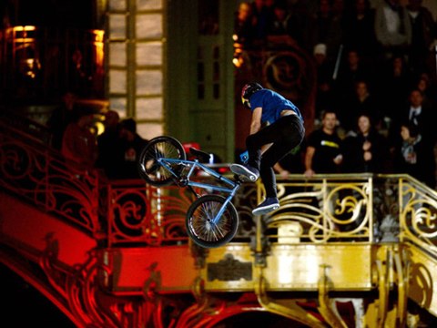 RED BULL SKYLINES - WORLD TOP BMX RIDERS AT THE GRAND PALAIS