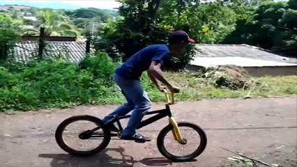 BMX: En La Calle practicado trucos
