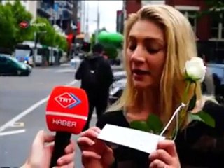 Peygamberimize Destek İçin Avusturalyada Gül Dağıttılar