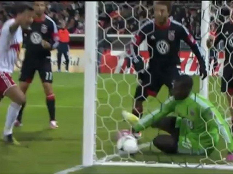 Eigentor-Wahnsinn! Ex-Teufel Robles hält NY in der Partie