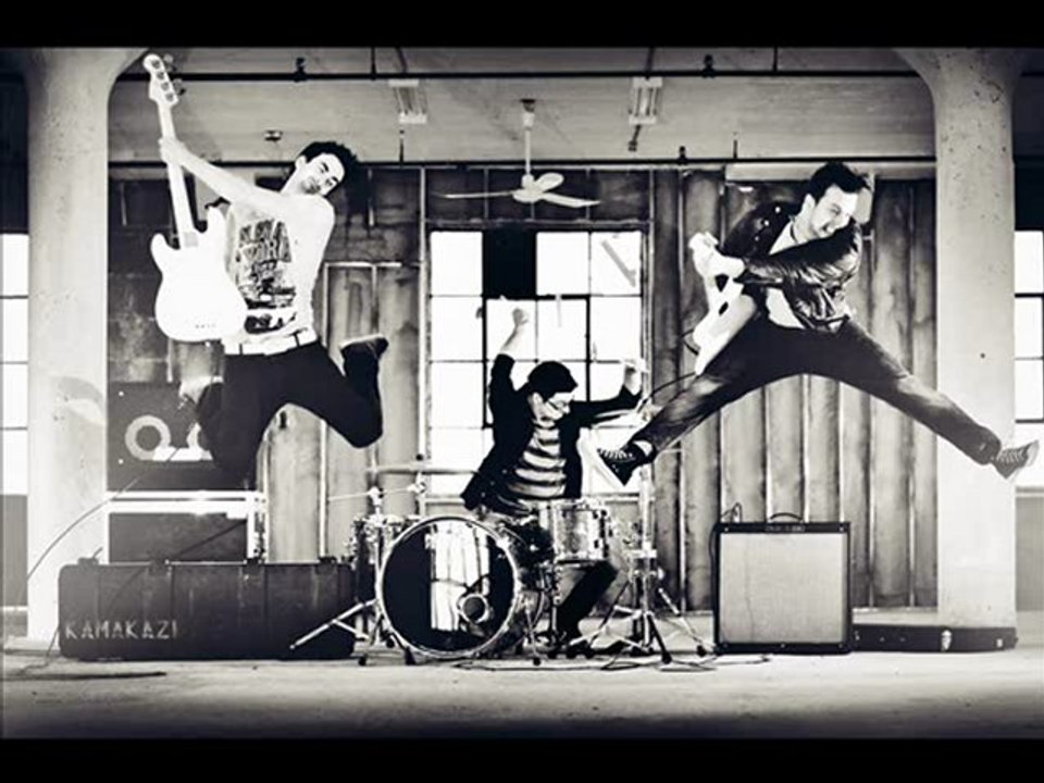 Cover Kamakazi - Winnebago by Flying sharks