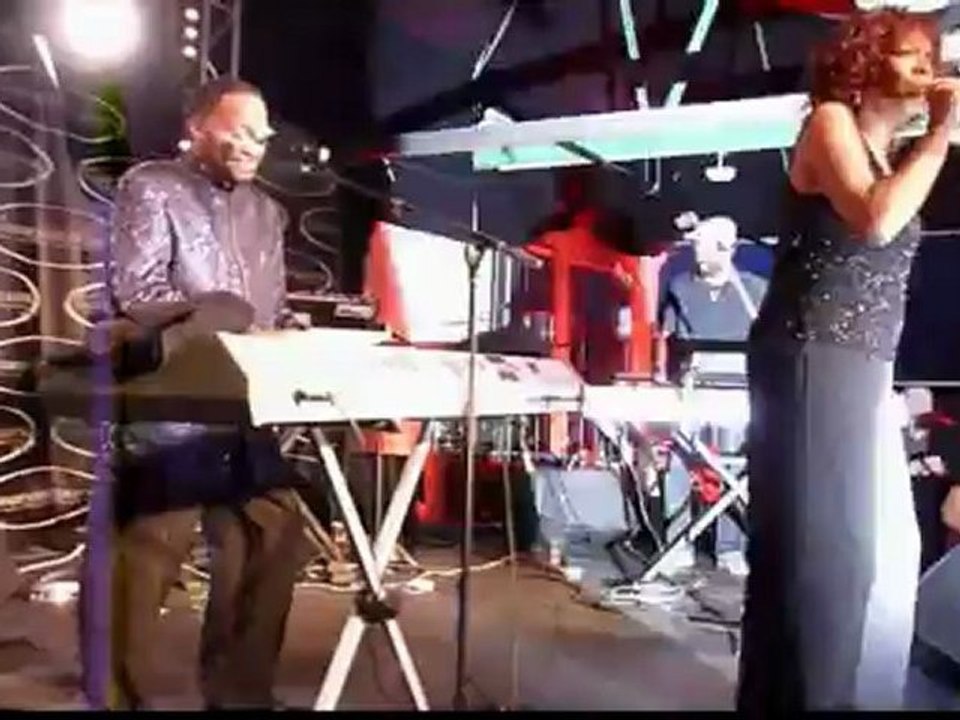 Yarbrough and Peoples - Don't stop the music (Lyon 2012)