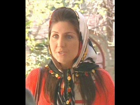 SESLİNESE.COM Abdullah Papur Kapıya Oturmuş Boynunu Eger SESLİNESE.COM