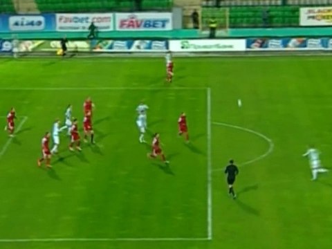 Une superbe reprise de volée signée Lucas !