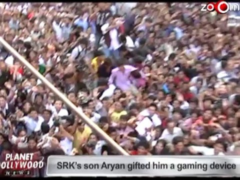 Shahrukh celebrates his 47th Birthday with fans