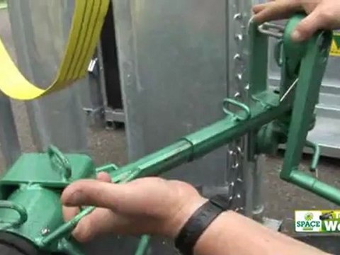 Avec Mazeron, bien-être et confort pour le parage des pattes avant des bovins